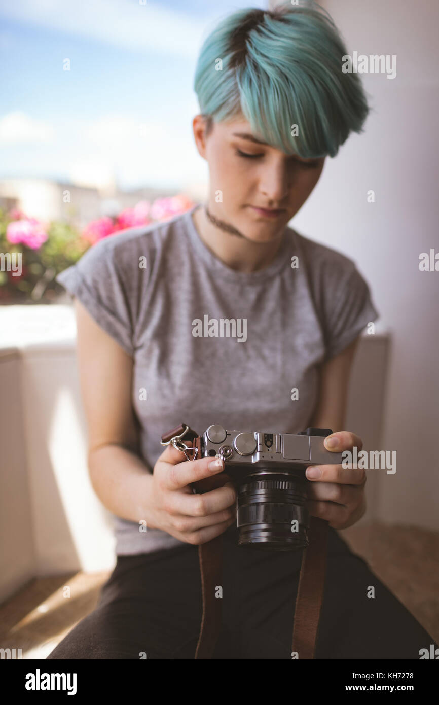 Stylish woman using a camera at home Stock Photo - Alamy