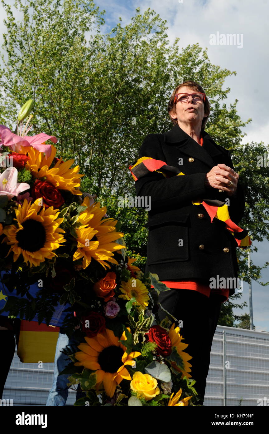 Buried Deutsch Buried Deutsch