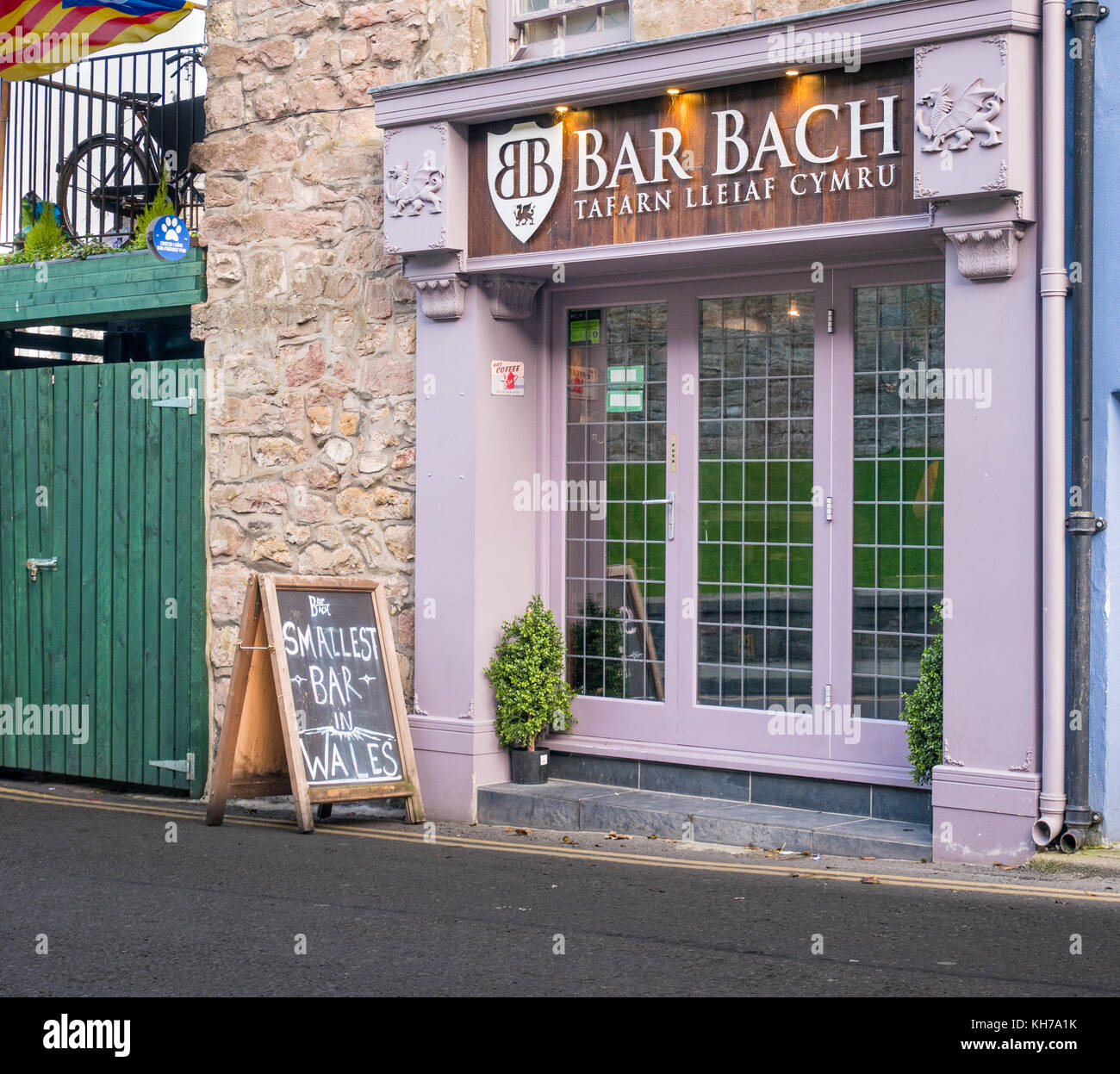 Bar Bach, the smallest bar in Wales, at Caernarfon, Wales Stock Photo
