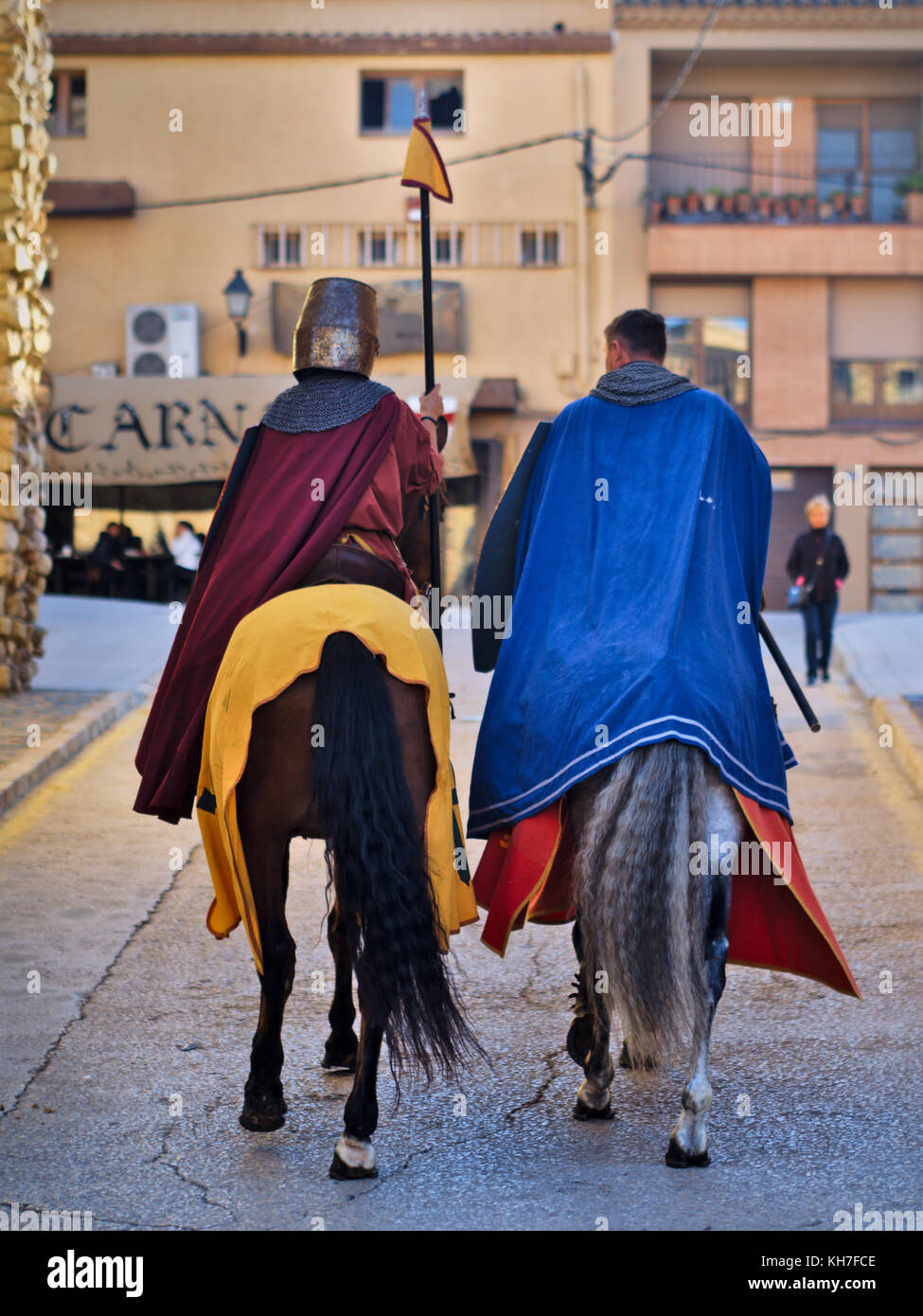 La semana del dia de St.George en la antigua ciudat de Montblanc,rodeada de murallas mediavales se celebra la semana mediaval.Two medieval knights. Stock Photo