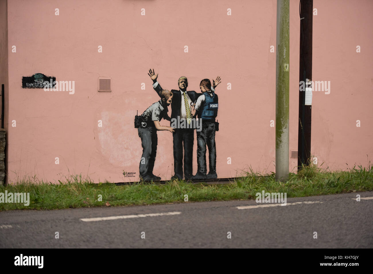 Banksy policeman hi-res stock photography and images - Alamy