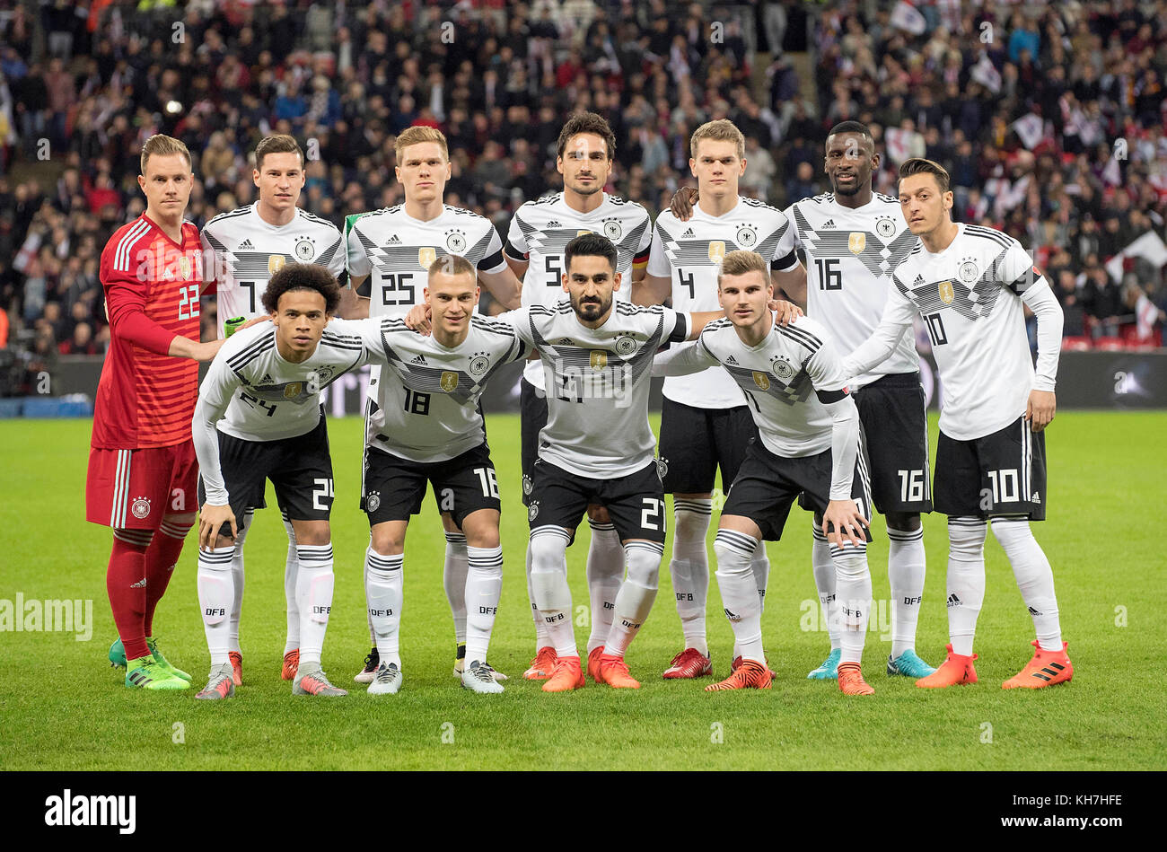 Mannschaftsfoto GER hinten left to right goalwart Marc-Andre TER STEGEN (GER), Julian DRAXLER (GER), Marcel HALSTENBERG (GER), Mats HUMMELS (GER), Matthias GINTER (GER), Antonio RUEDIGER (Rudiger, GER), Mesut OEZIL (Ozil, GER), vorne left to right Leroy SANE (GER), Joshua KIMMICH (GER), Ilkay GUENDOGAN (Gundogan, GER), Timo WERNER (GER), Fussball Laenderspiel, Freundschaftsspiel, England (ENG) - Germany (GER), am 10.11.2017 in London/ Grossbritannien. |usage worldwide Stock Photo