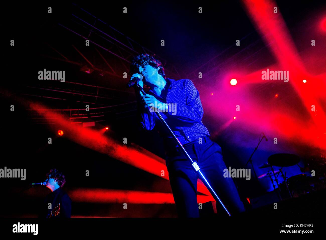 Milan, Italy. 13th Nov, 2017. The Kooks performs live at Fabrique in Milano, Italy. 13th Nov, 2017. Credit: Mairo Cinquetti/Alamy Live News Stock Photo