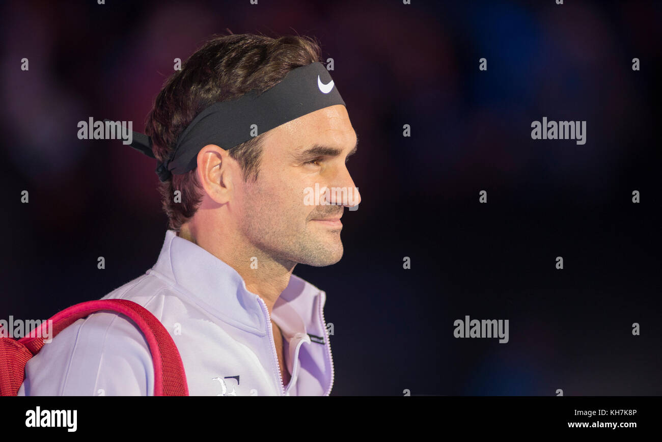 O2, London, UK. 14 November, 2017. Day 3 of the Nitto ATP Finals, evening singles match, Roger Federer (SUI) vs Alexander Zverev (GER). Six times champion Roger Federer reaches the last four after winning 7-6 (8-6) 5-7 6-1 in a match lasting 2 hrs 13 mins. Credit: Malcolm Park/Alamy Live News. Stock Photo