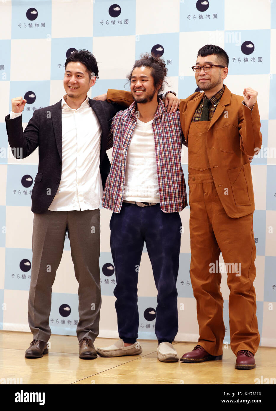 Tokyo, Japan. 14th Nov, 2017. (R-L) Japanese singer-songwriter Noriyuki ...
