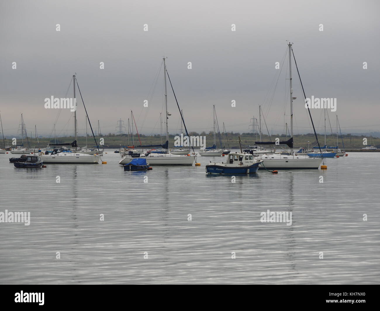 Queenborough, Kent, UK. 15th Nov, 2017. UK Weather: a calm and relatively mild November day in the historic town of Queenborough on the Isle of Sheppey. Yachts in Queenborough Harbour. Credit: James Bell/Alamy Live News Stock Photo