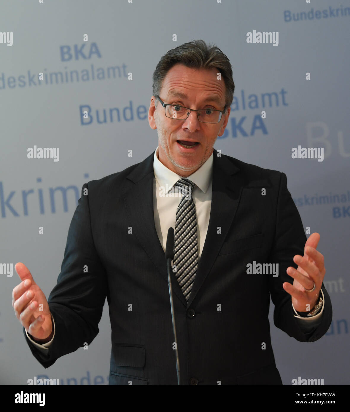 Herausforderungen hires stock photography and images Alamy