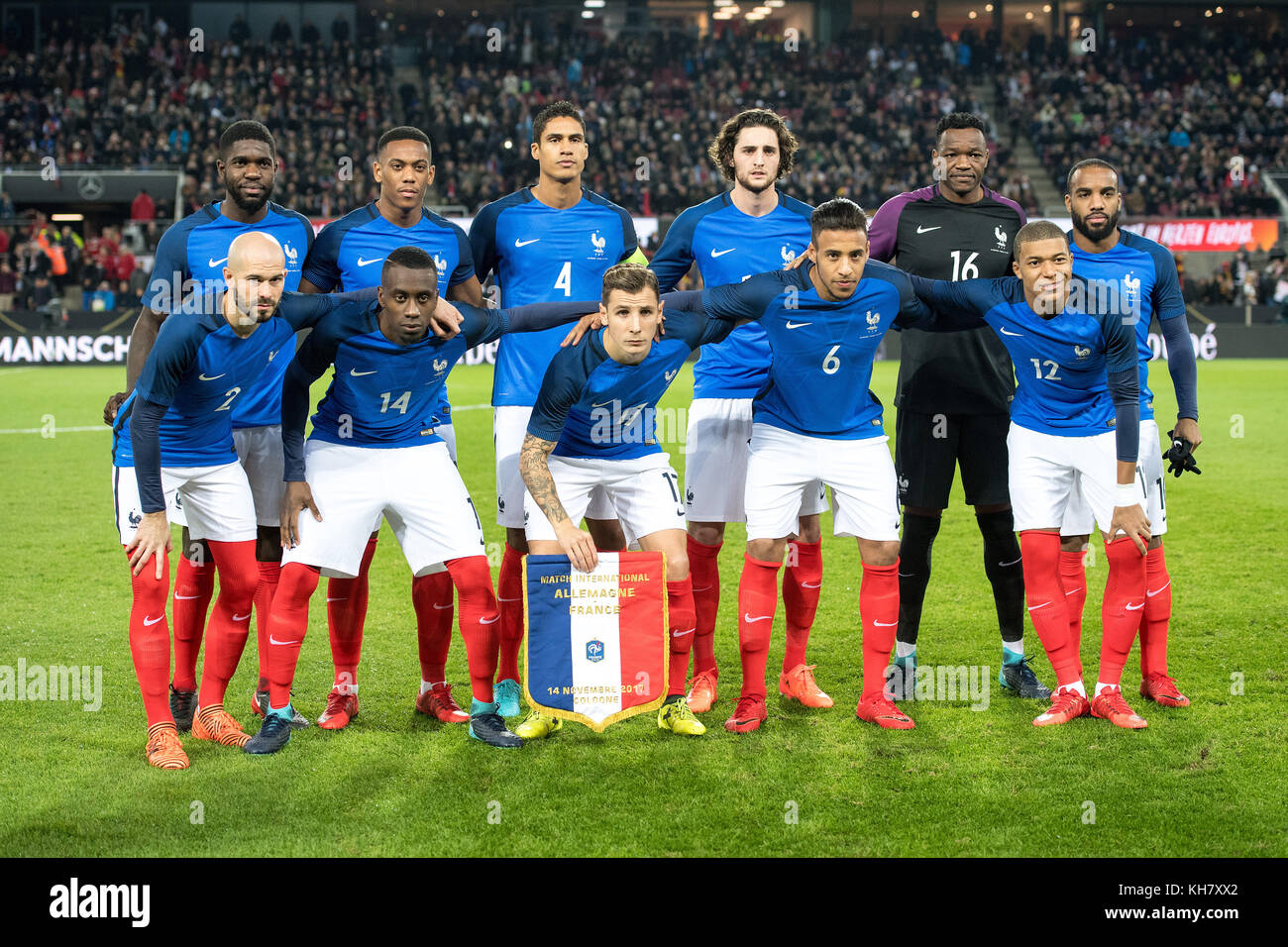 Cologne, Germany. 14th Nov, 2017. Soccer: International match, Germany -  France in Cologne, Germany, 14 November 2017. French national team players  pose for the team photo before the match. Back row (L-R)Samuel