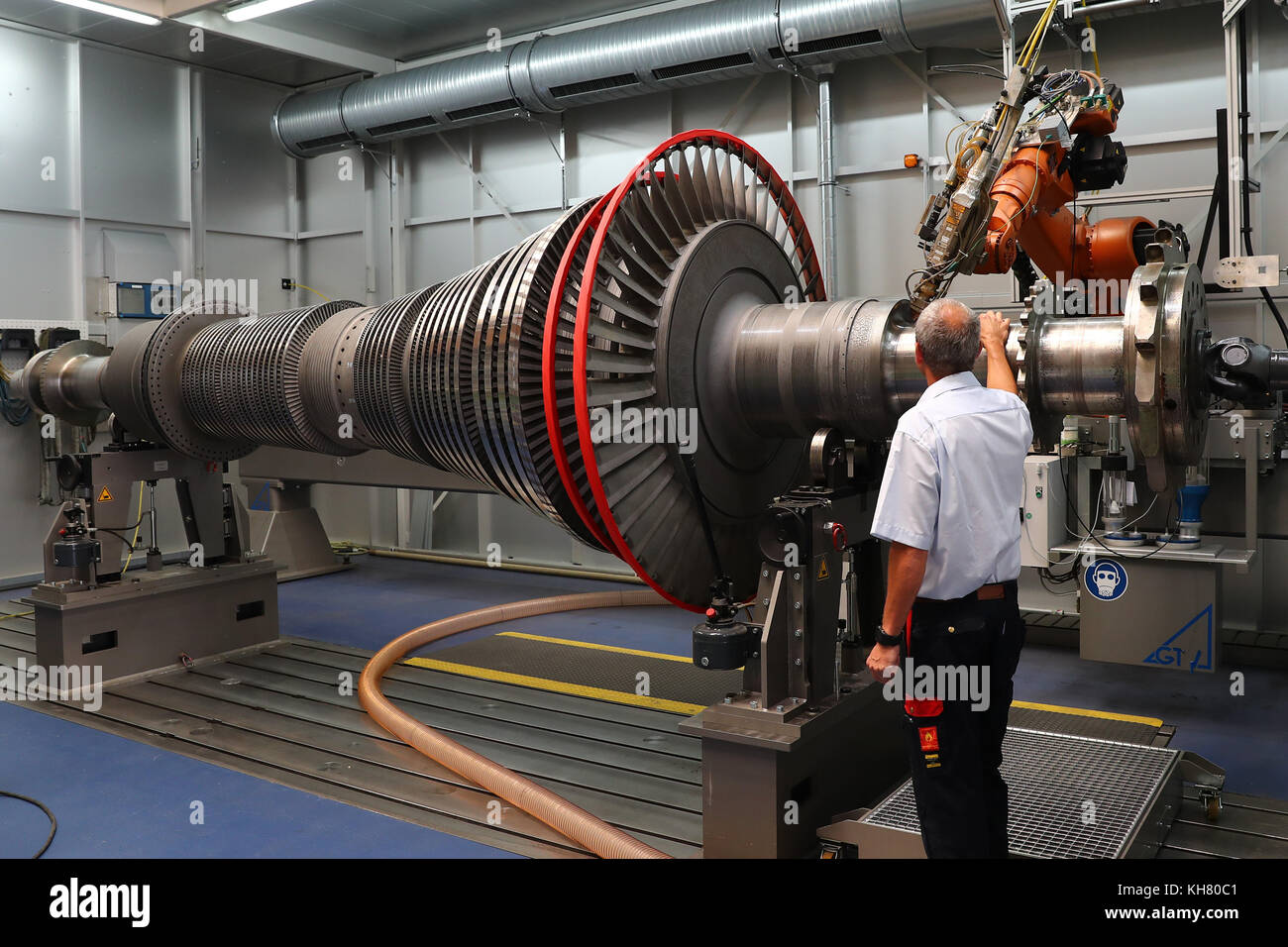 Производство газовых турбин. Турбина Сименс для газопровода. Газовая турбина Siemens. Силовые машины Сименс.