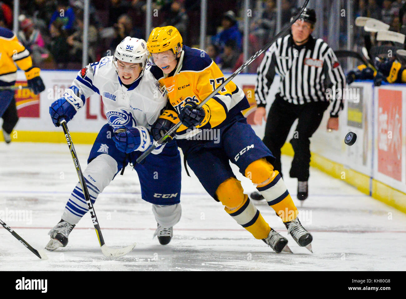 Mississauga, Canada. 15th Nov, 2017. Players on the ice during the OHL