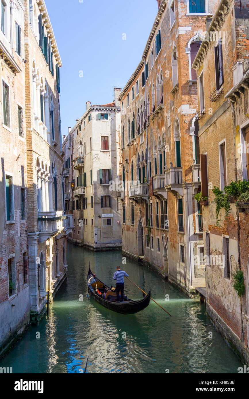 Gondola rower venice hi-res stock photography and images - Alamy