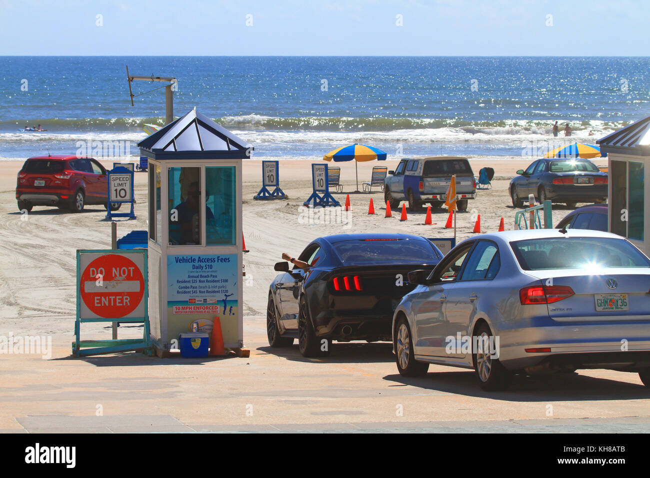 USA, Florida, Daytona Beach.Car on the beach Stock Photo Alamy