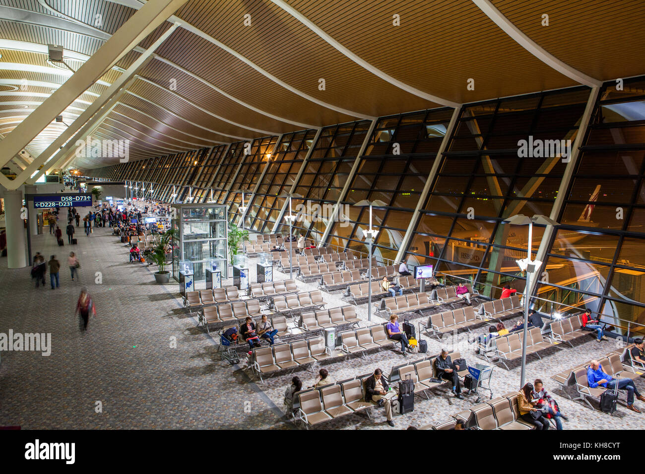 Shanghai airport departures hi-res stock photography and images - Alamy
