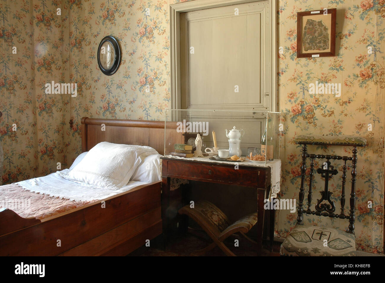 Proust bed hi-res stock photography and images - Alamy