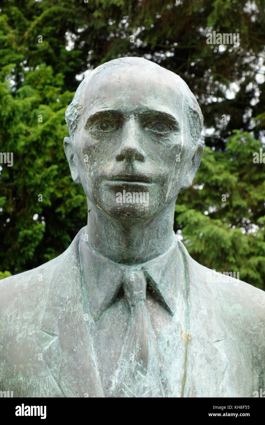 Sculpture of Sir Alec Douglas-Home Stock Photo