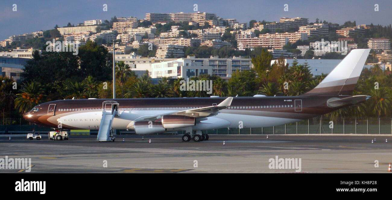 AJAXNETPHOTO. 2017.NICE, FRANCE. - BUSINESS JET - AN AIRBUS A340 OWNED BY RUSSION BILLIONAIRE ALISHER USMANOV PARKED AT THE COTE D'AZUR AIRPORT. PHOTO:CAROLINE BEAUMONT/AJAX REF:P1070965 Stock Photo