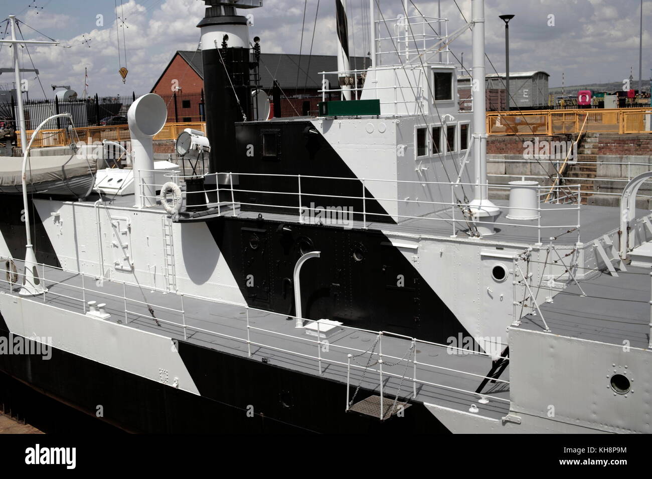 AJAXNETPHOTO. 15TH JUNE, 2009. PORTSMOUTH, ENGLAND. - M29 CLASS MONITOR, HMS M.33 IN SCHEDULED ANCIENT MONUMENT NO.1 DRY DOCK IN THE HISTORIC DOCKYARD. PHOTO:JONATHAN EASTLAND/AJAX REF:DP91506 53 Stock Photo