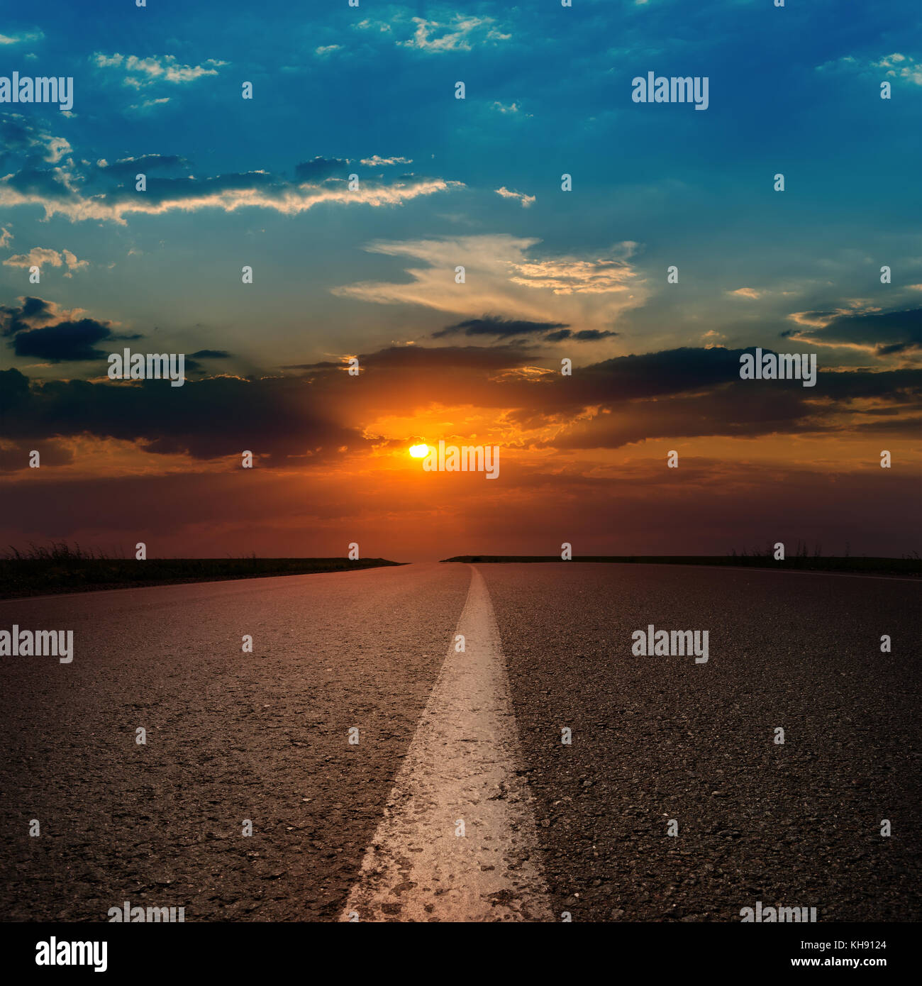 asphalt road to sunset Stock Photo - Alamy