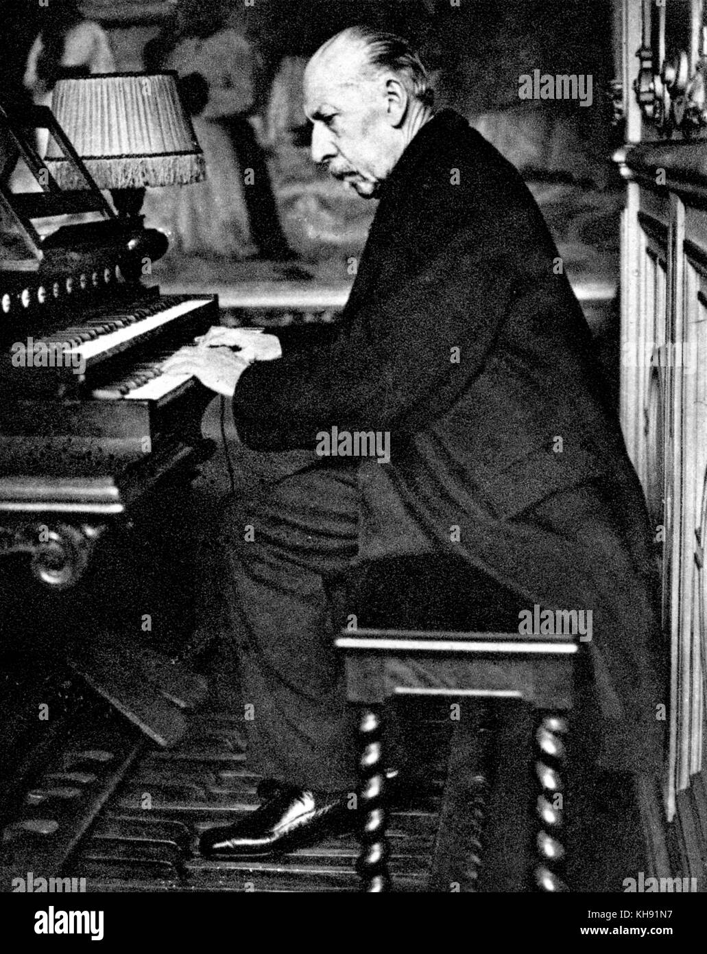 Charles- Marie Widor at organ at the Institut de France, Paris. CMW: French  organist, composer 21 February 1844 – 12 March 1937 Stock Photo - Alamy