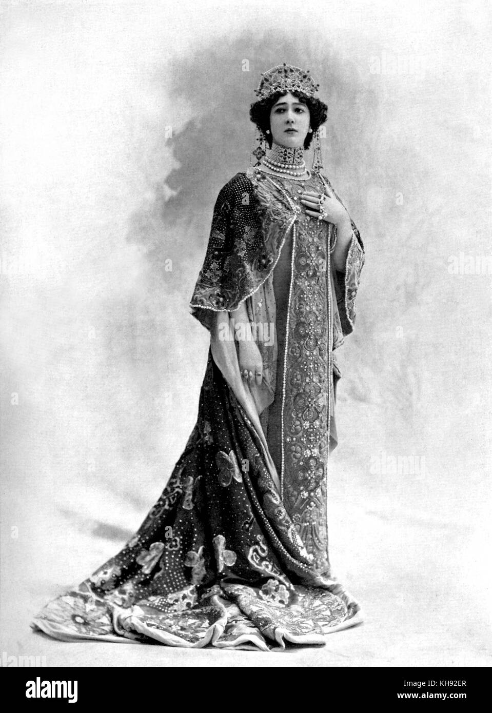 Carolina 'La Belle'  Otero as Impératrice in ballet of same name, c. 1901.  Spanish-  born dancer, actress and courtesan, 4 November 1868 – 12 April 1965. Stock Photo