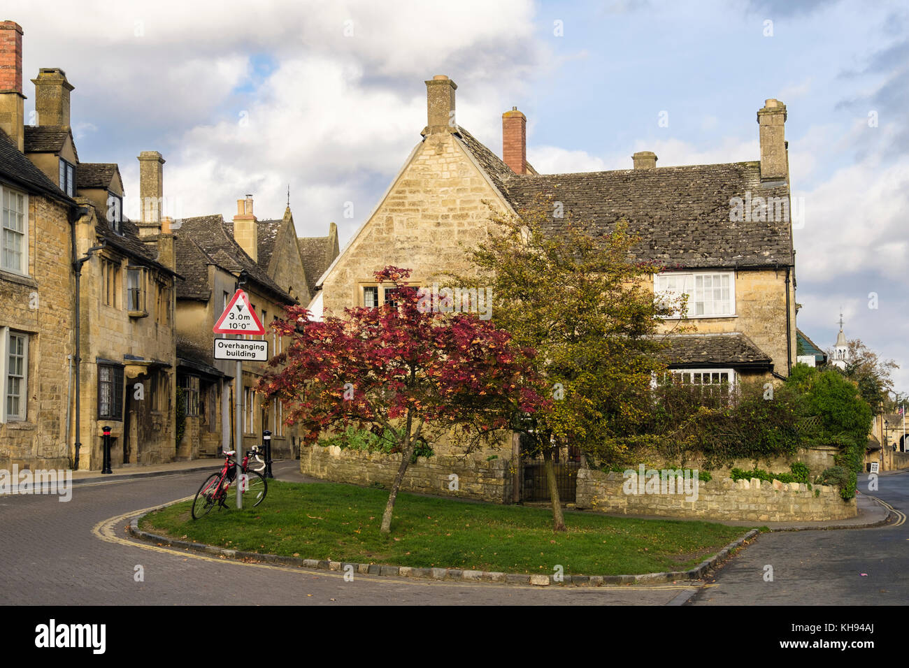 Old Cotswold stone buildings and unusual warning sign on narrow street in historic village. Chipping Campden, Cotswolds, Gloucestershire, England, UK Stock Photo
