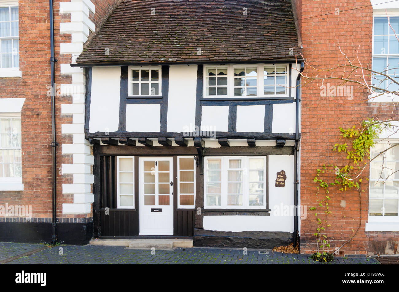 Small timber-framed cottage in West Street, Warwick, Warwickshire, UK Stock Photo
