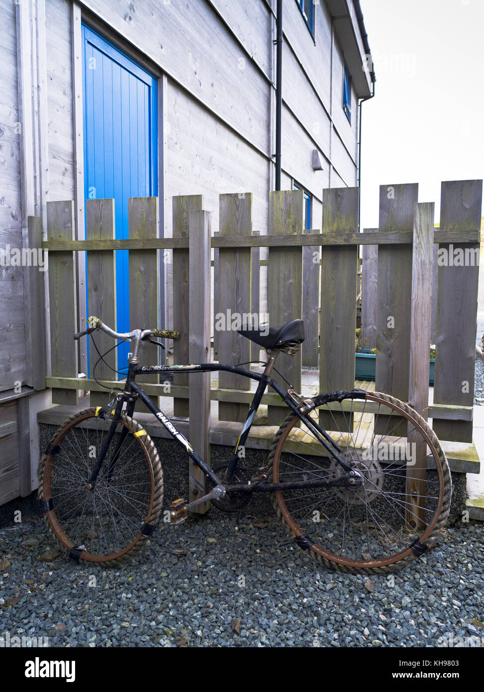 dh Bird Observatory FAIR ISLE SCOTLAND Bicycle with rope wheels Stock