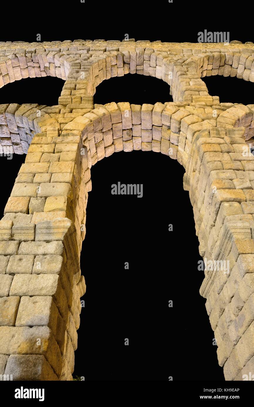 Ancient roman aqueduct in night segovia hi-res stock photography and ...