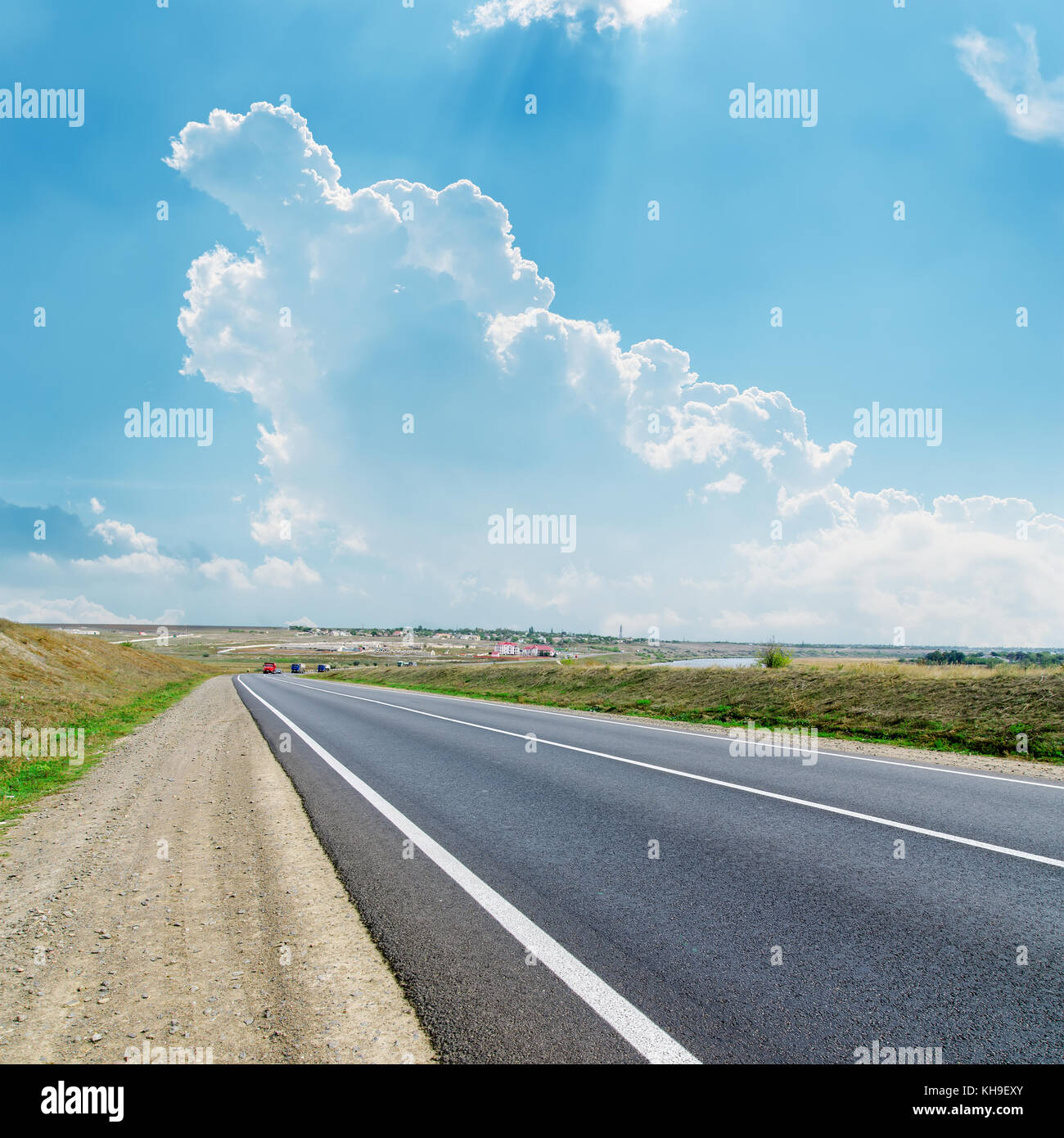 asphalt road to cloudy horizon Stock Photo - Alamy
