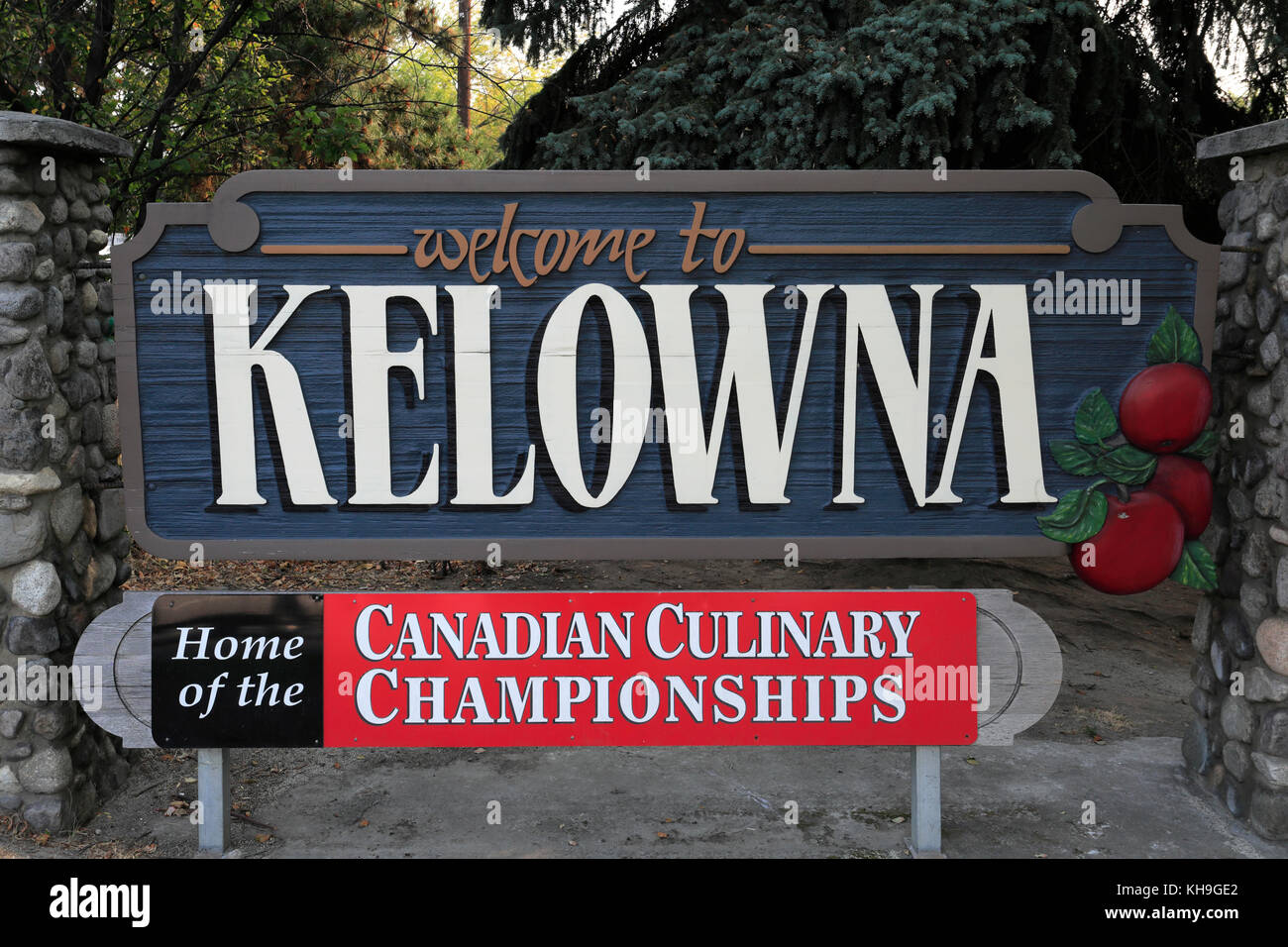 to Kelowna sign, City Park, Kelowna City, Okanagan Lake