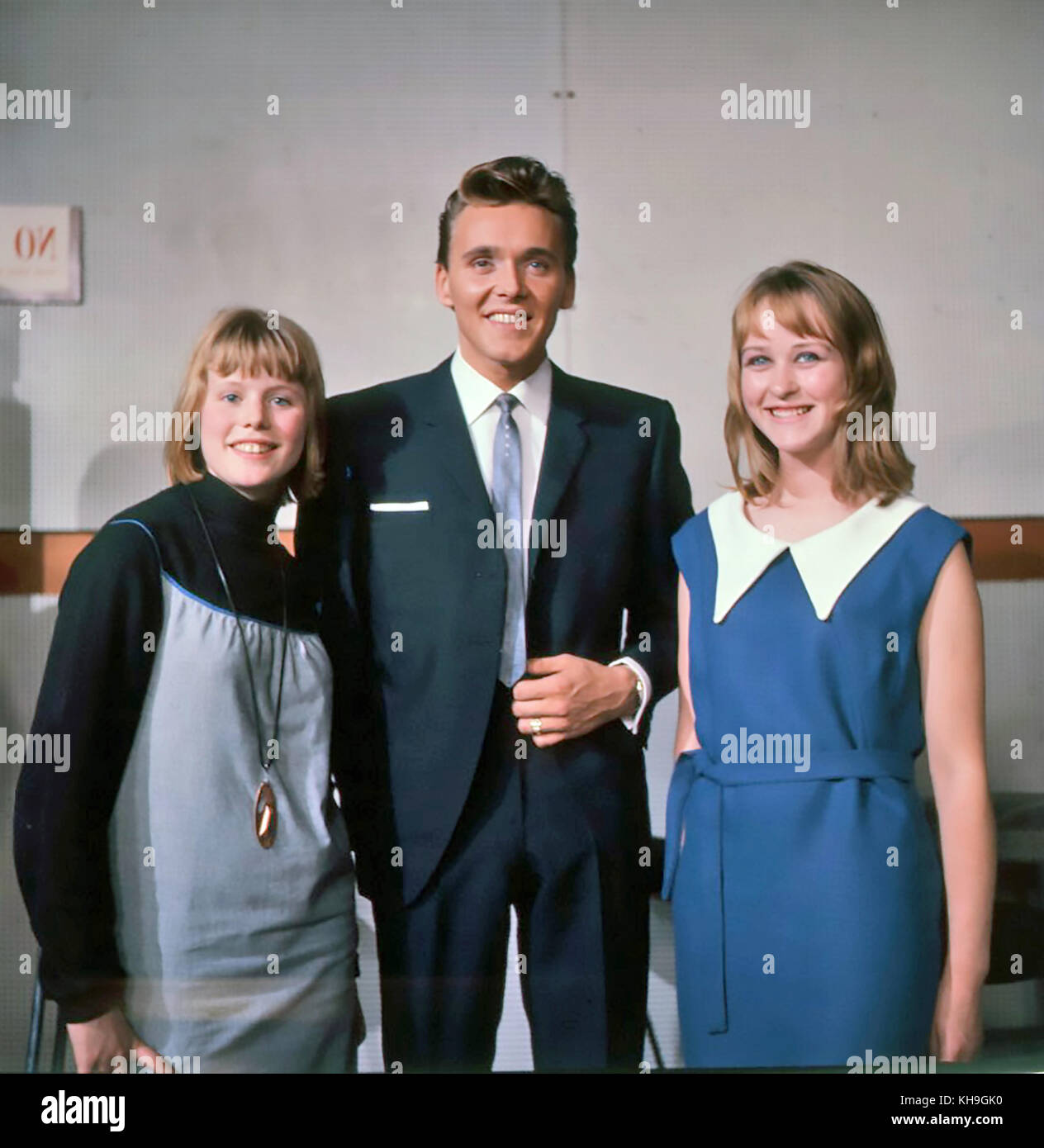 BILLY FUIRY (1940-1983) Englsh pop singer with fans in 1965 Stock Photo