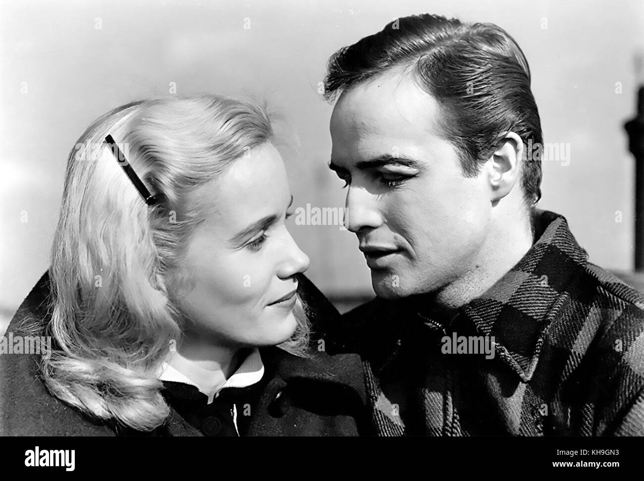 ON THE WATERFRONT 1954 Columbia Pictures film with Eva Marie Saint and Marlon Brando Stock Photo