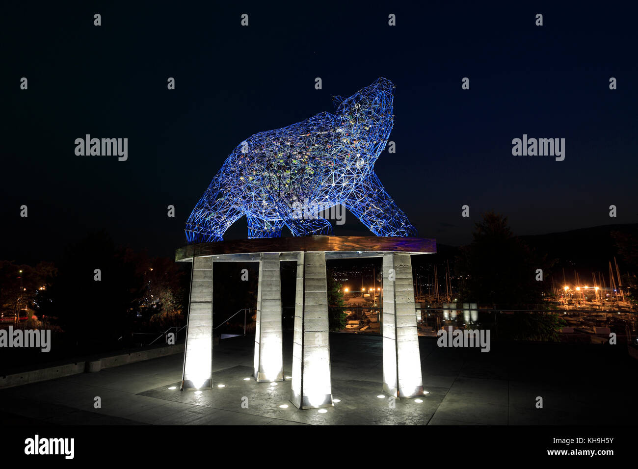 British columbia canada kelowna okanagan okanagan valley bear sculpture