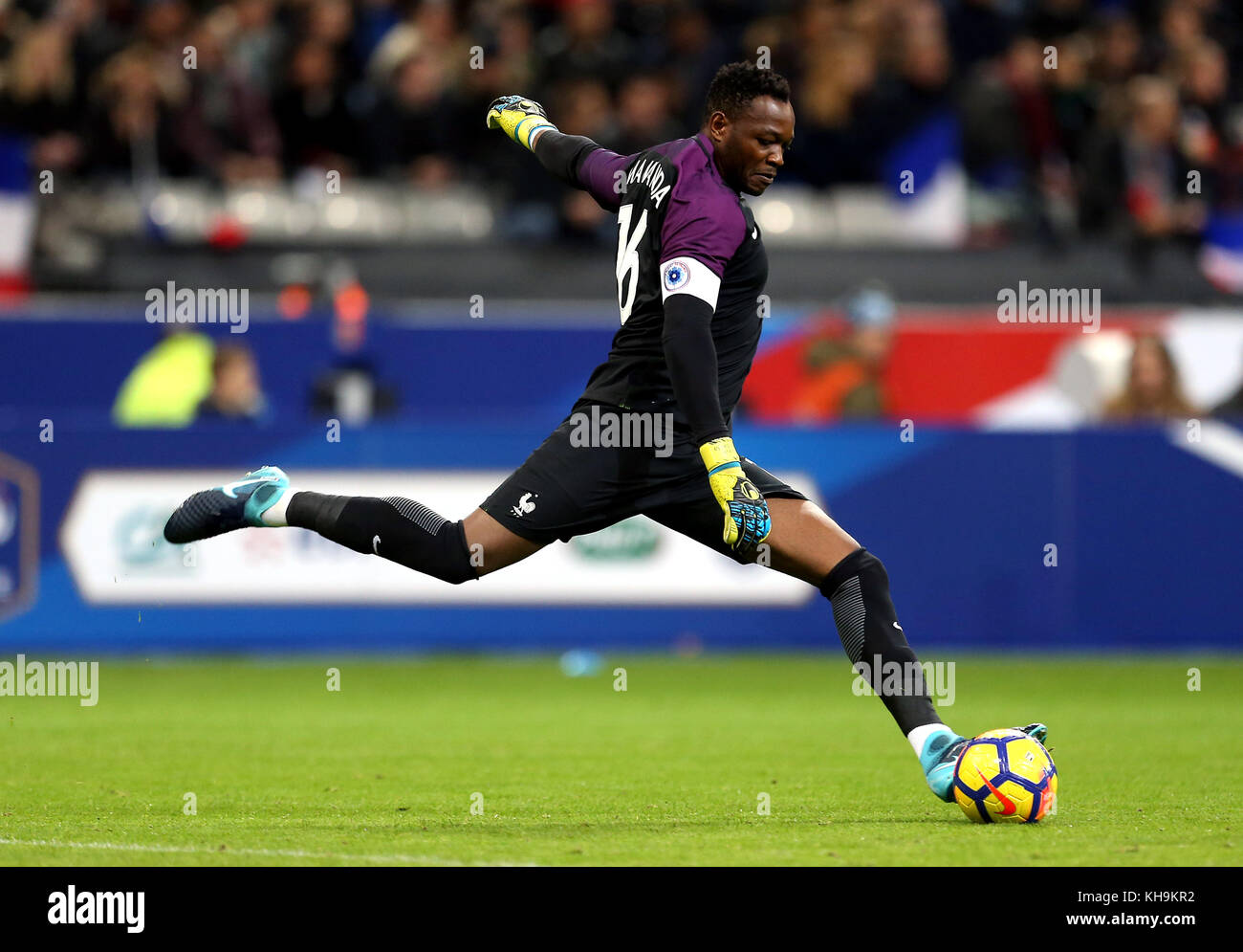 France's goalkeeper Steve Mandanda Stock Photo - Alamy