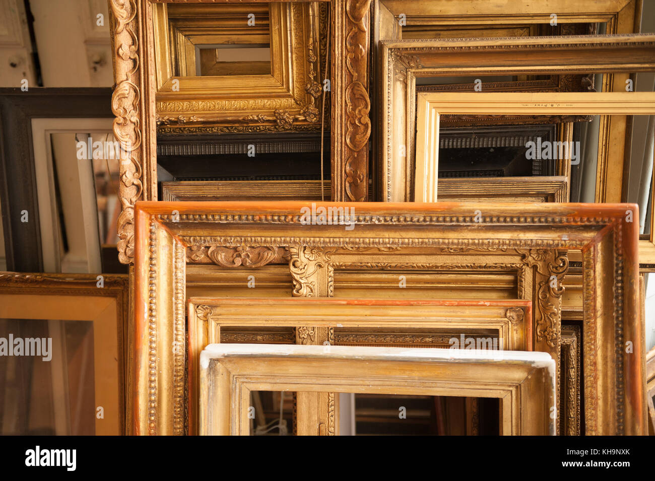 Picture framing studio hires stock photography and images Alamy