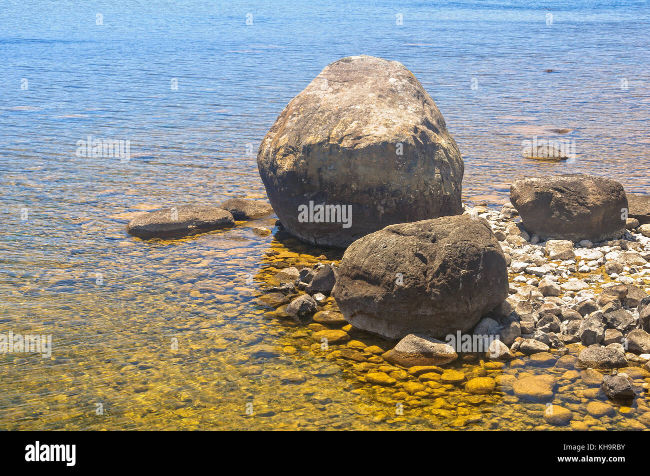 Crystal clear water tasmania australia hi-res stock photography and ...