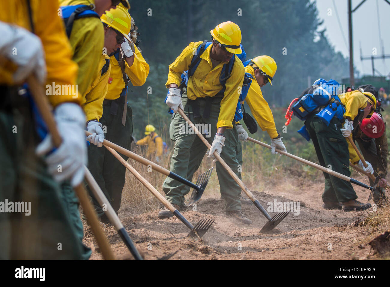 U.S. Army Soldiers, assigned to 23rd Brigade Engineer Battalion, 1-2 Stryker Brigade Combat Team, complete initial tactical training with civilian firefighters working with the U.S. Forest Service in the Umpqua National Forest, Umpqua North Complex, Oregon, Sept. 8. The Soldiers learned how to construct a fireline, which is made using hand tools to cut, scrape or dig in order to remove brush and debris that might fuel the spread of the fire. (U.S. Army photos by Pvt. Adeline Witherspoon, 20th Public Affairs Detachment) Stock Photo