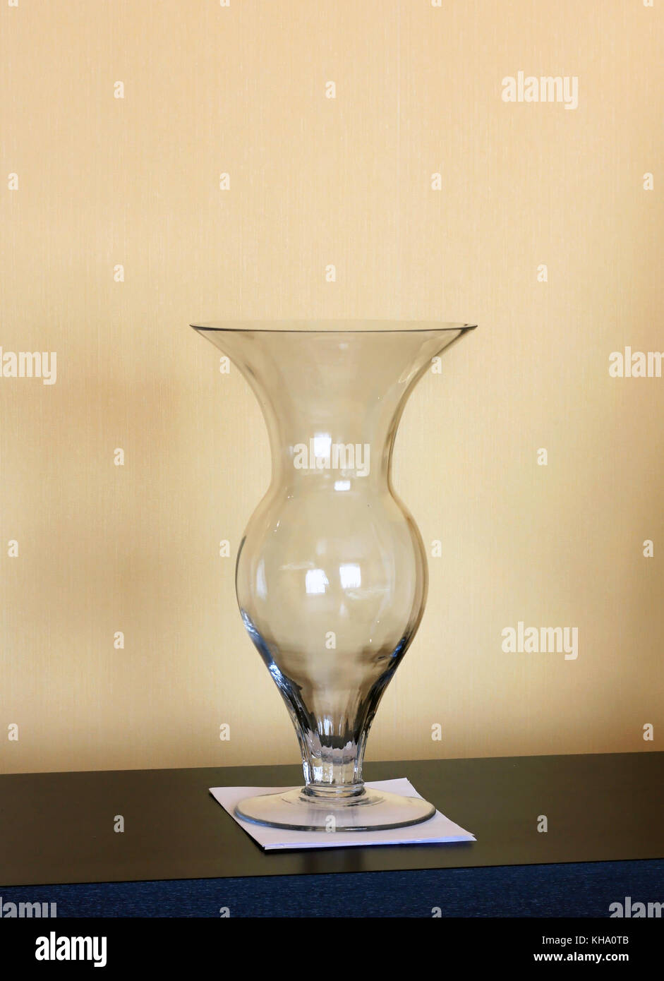 Wooden pedestal hires stock photography and images Alamy