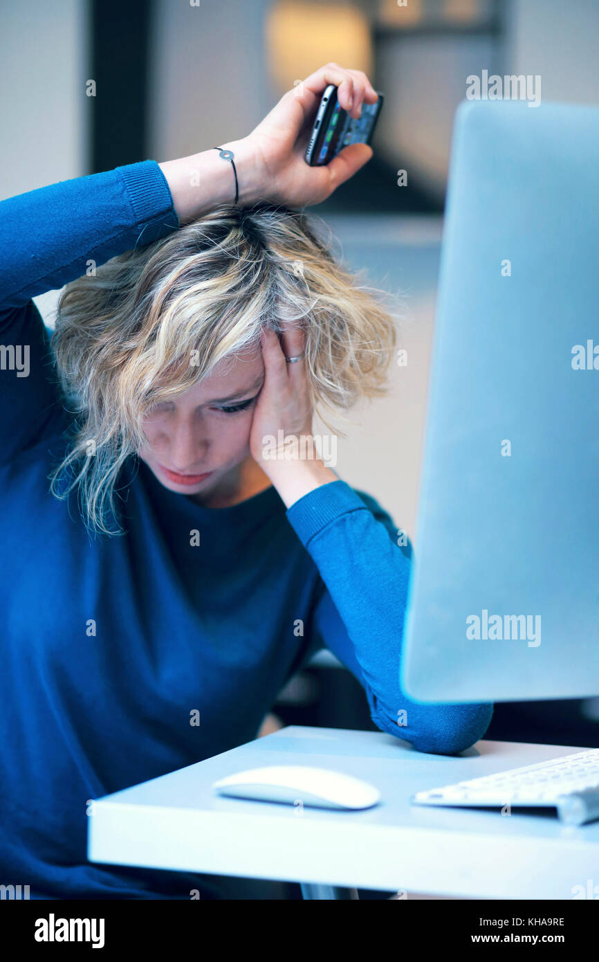 Woman at home. Phone problems Stock Photo - Alamy