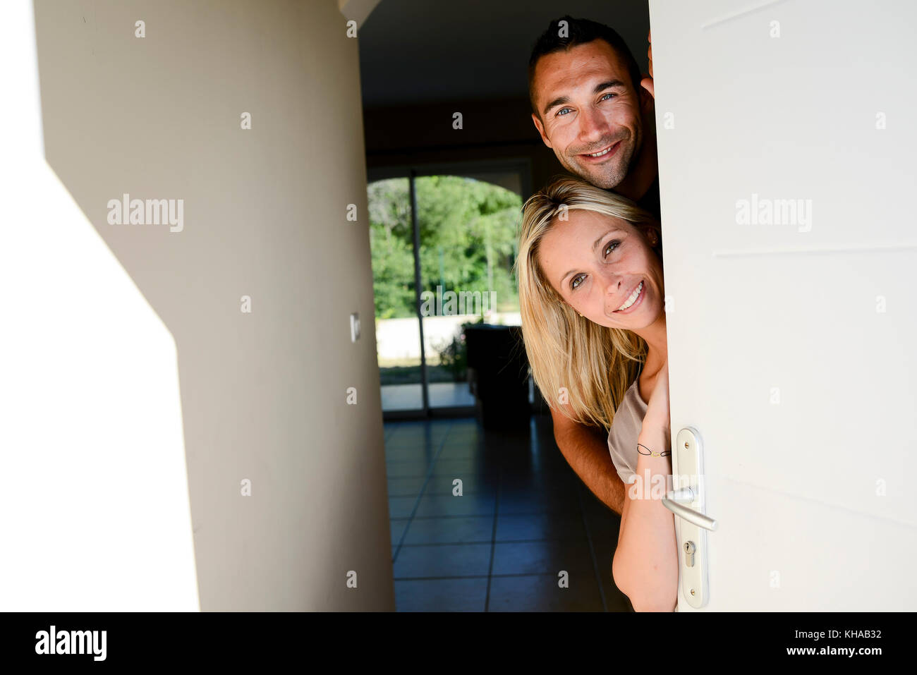 Couple welcoming at front door hi-res stock photography and images - Alamy