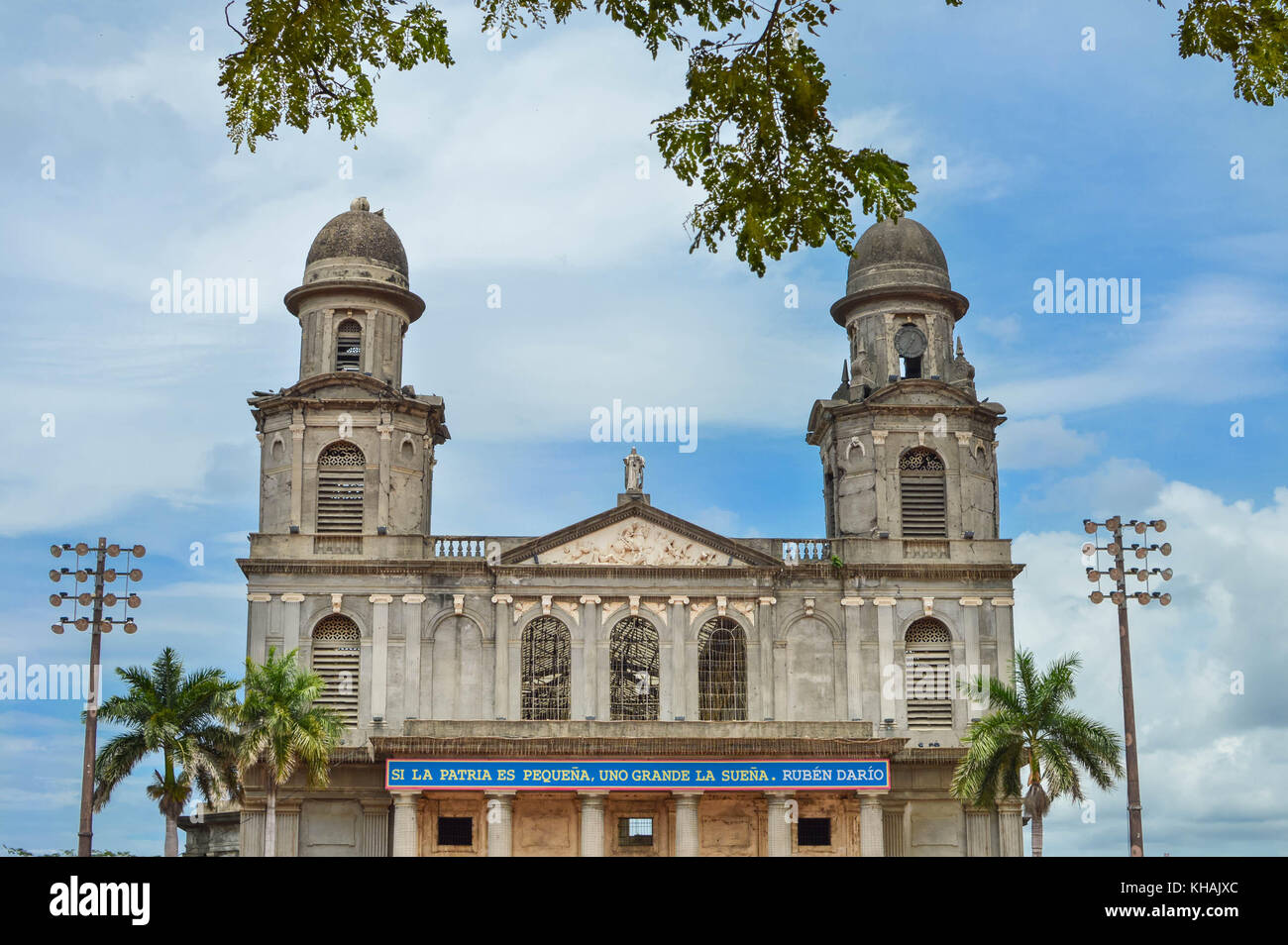 The old Cathedral of Managua, aka Catedral de Santiago, in Managua, Nicaragua. The sign in Spanish quotes Ruben Dario “If the homeland is small, one d Stock Photo