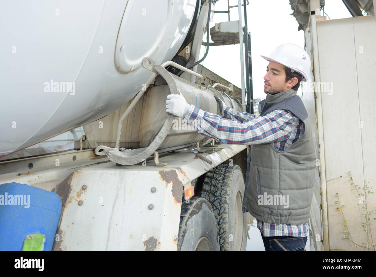 Concrete truck chute hires stock photography and images Alamy