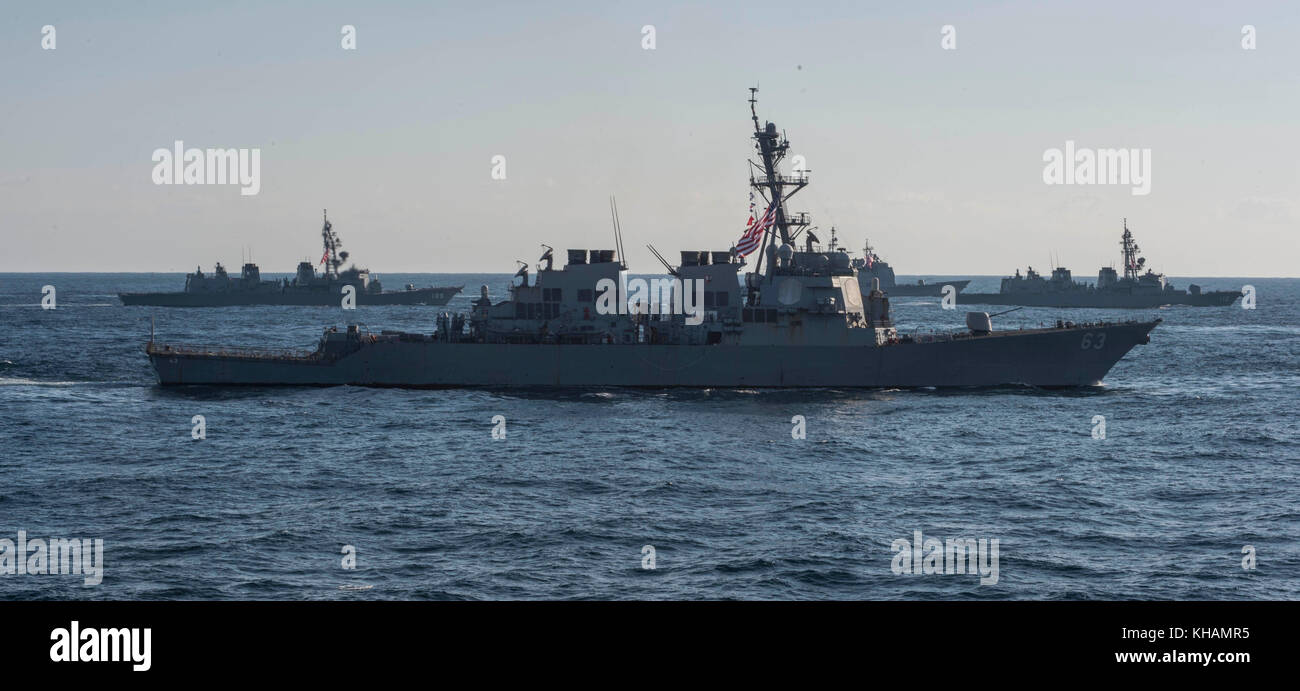 The Arleigh Burke-class guided-missile destroyer USS Stethem (DDG 63) sails in a formation of U.S Stock Photo
