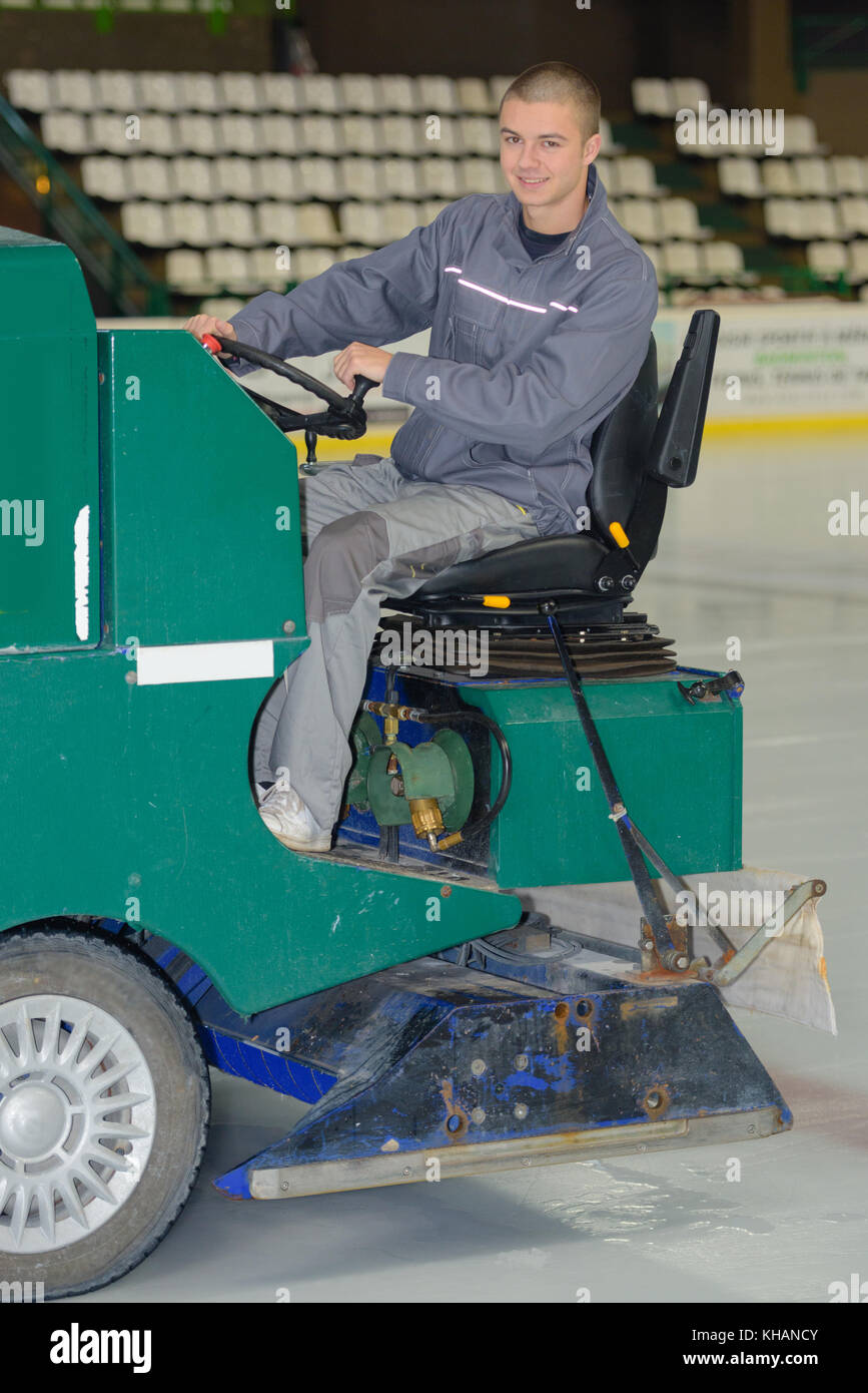 resurfacing machine cleaning ice of hockey rink Stock Photo Alamy
