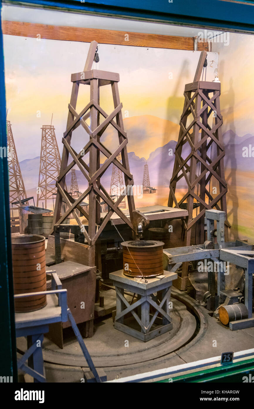 1900’s Vintage American amusement arcade machine with coin operated ...