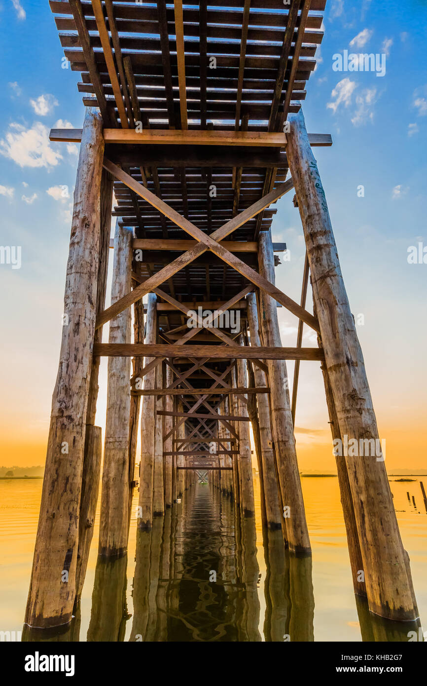 U Bein Bridge Taungthaman Lake Amarapura Mandalay state Myanmar (Burma ...