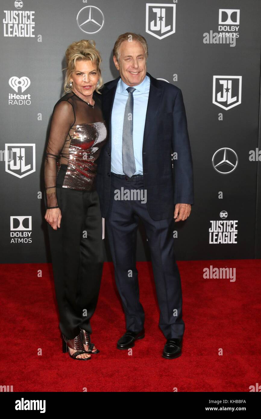 Los Angeles, CA, USA. 13th Nov, 2017. Stephanie Haymes Roven, Charles Roven at arrivals for JUSTICE LEAGUE Premiere - Part 3, The Dolby Theatre at Hollywood and Highland Center, Los Angeles, CA November 13, 2017. Credit: Priscilla Grant/Everett Collection/Alamy Live News Stock Photo