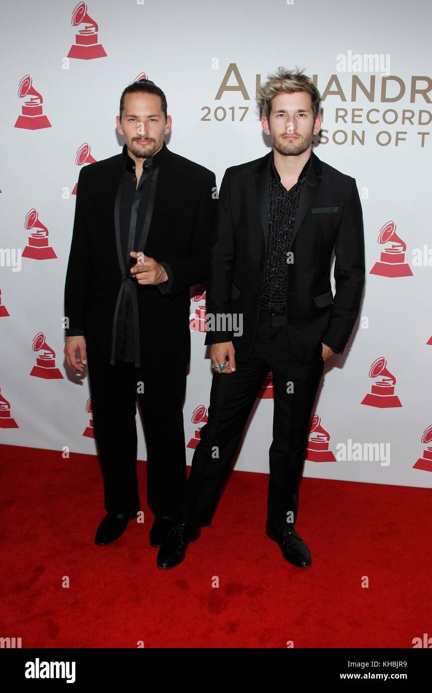 Las Vegas, NV, USA. 15th Nov, 2017. Mau y Ricky at arrivals for The Latin Recording Academy's 2017 Person of the Year Gala, Mandalay Bay Convention Center, Las Vegas, NV November 15, 2017. Credit: JA/Everett Collection/Alamy Live News Stock Photo