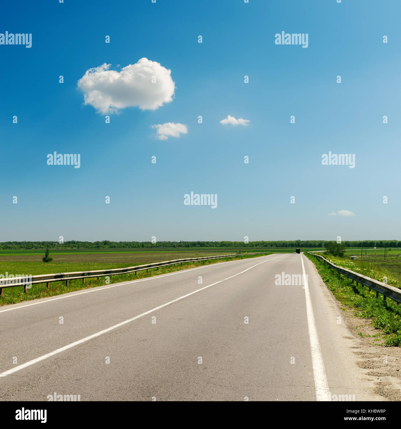 asphalt road to horizon under blue sky Stock Photo - Alamy