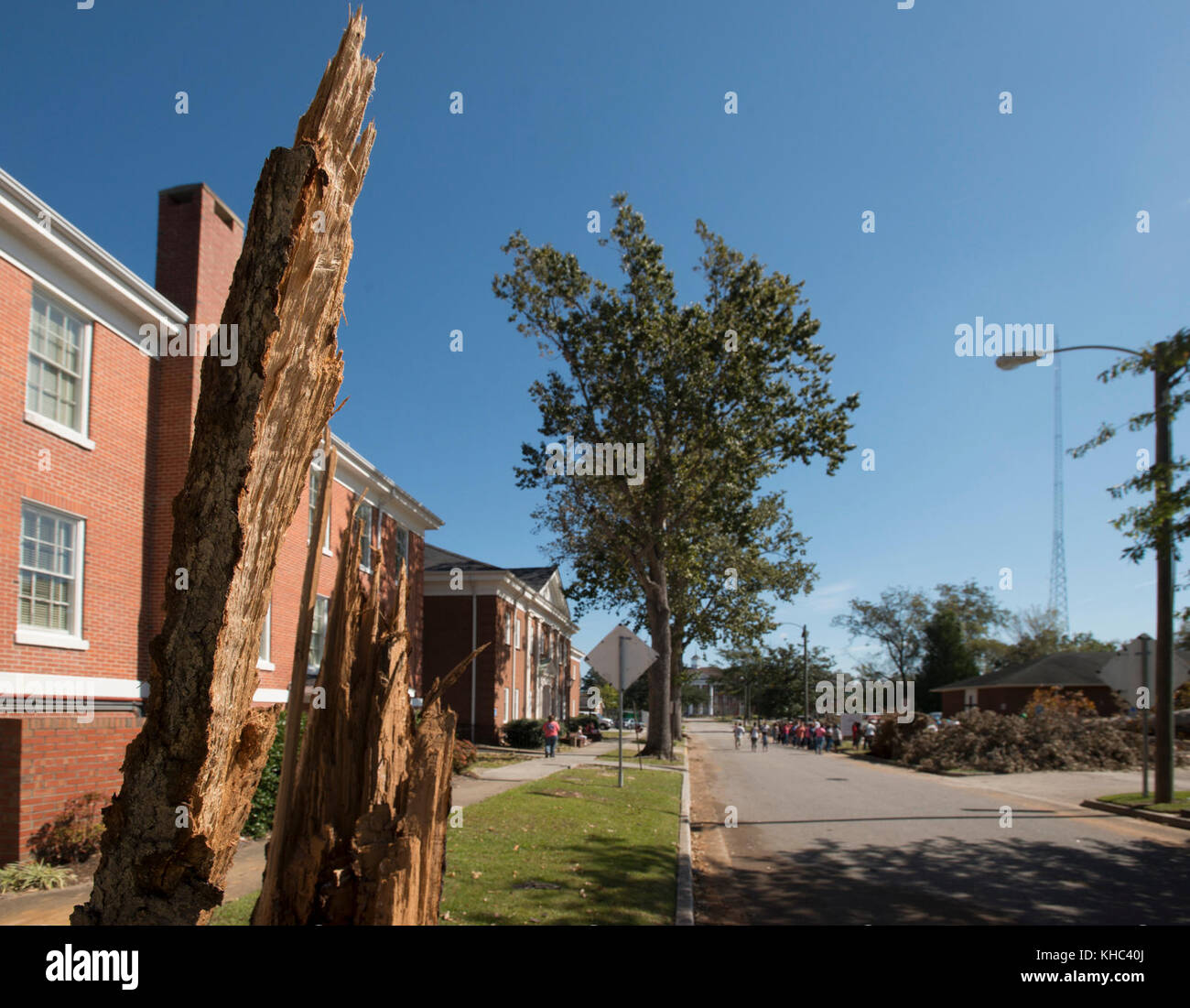 The First Baptist Church, at 7th and Walnut Streets in Lumberton, NC